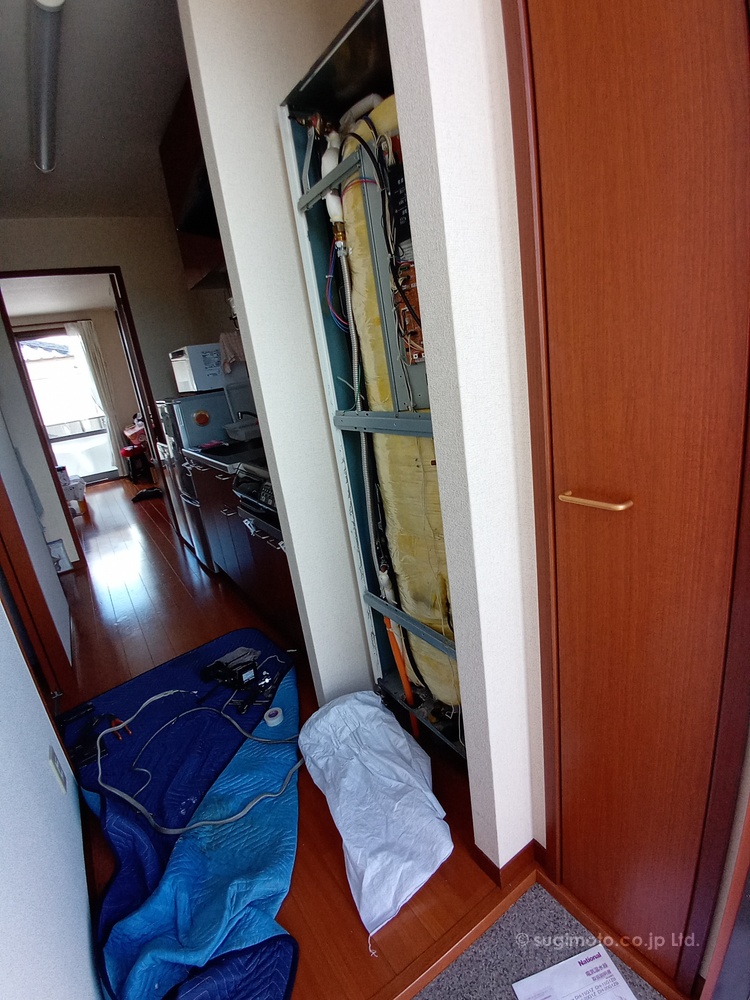 ワンルームマンションの電気温水器の取替です。