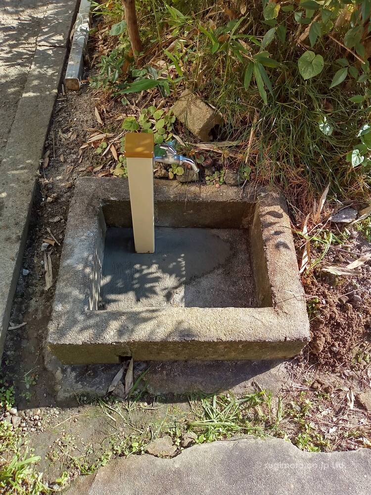 水栓柱の接続部で漏水