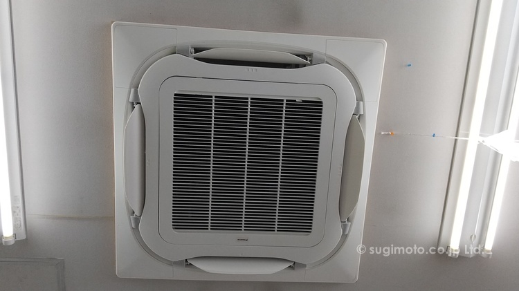 エアコン本体。ストリーマ除菌ユニット搭載で、感染対策もバッチリ！